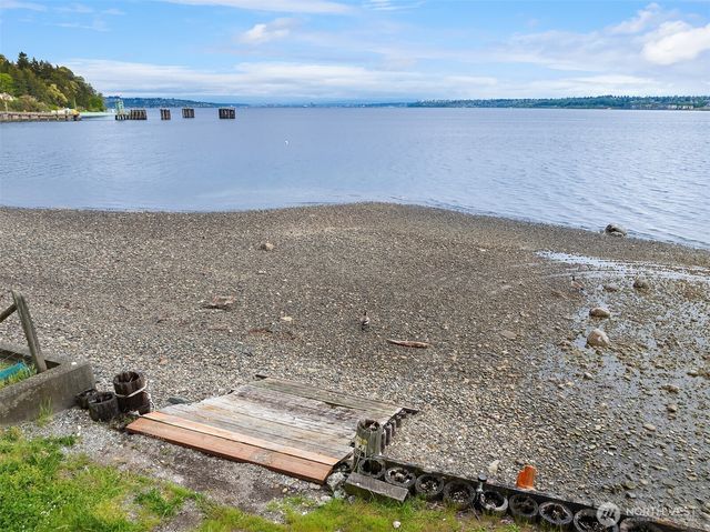 13725 SW Pohl Road, Vashon, WA 98070