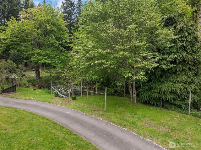 13725 SW Pohl Road, Vashon, WA 98070