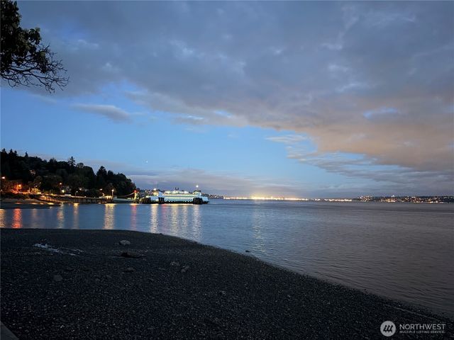 13725 SW Pohl Road, Vashon, WA 98070