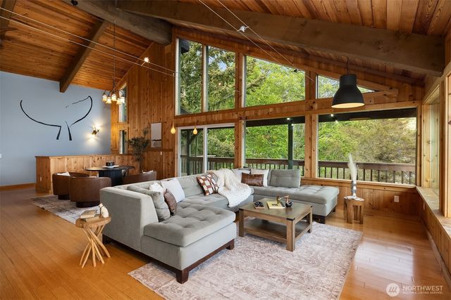 13725 SW Pohl Road, Vashon, WA 98070