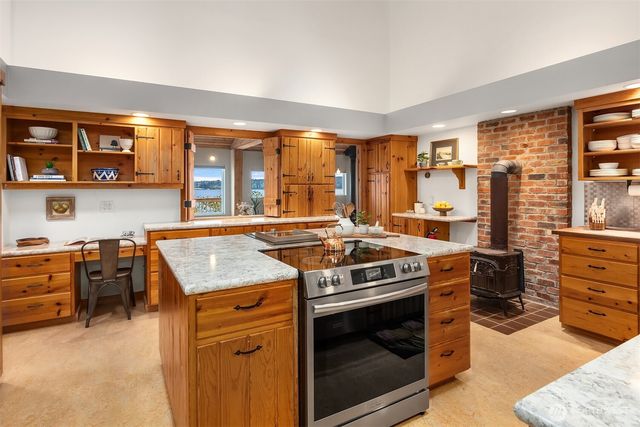 13725 SW Pohl Road, Vashon, WA 98070