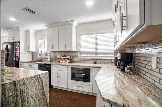 9841 NW 24th St, Coral Springs, FL 33065