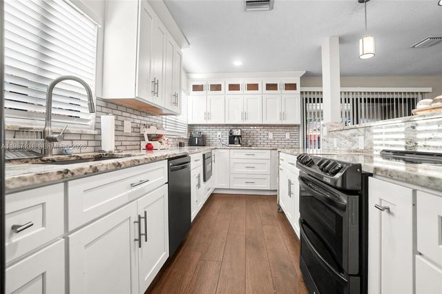 9841 NW 24th St, Coral Springs, FL 33065