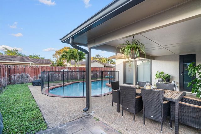 9841 NW 24th St, Coral Springs, FL 33065