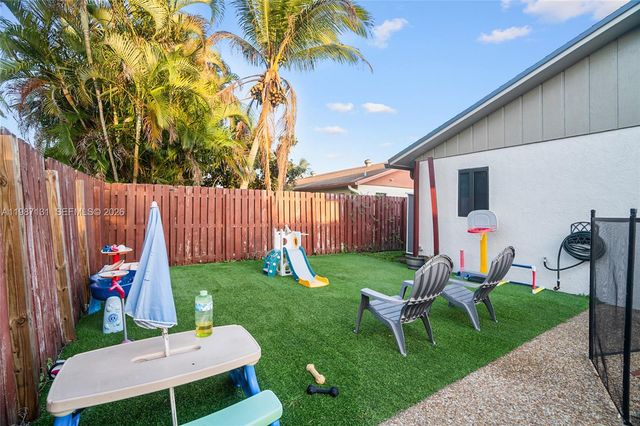 9841 NW 24th St, Coral Springs, FL 33065