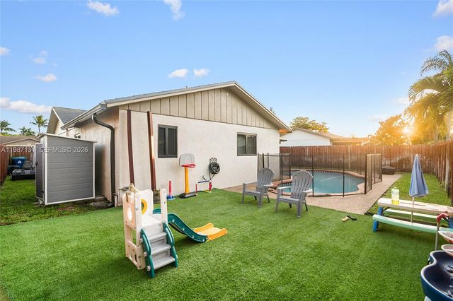 9841 NW 24th St, Coral Springs, FL 33065