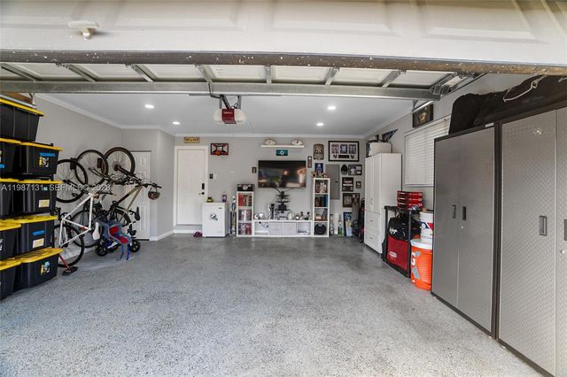 9841 NW 24th St, Coral Springs, FL 33065