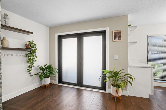 9841 NW 24th St, Coral Springs, FL 33065