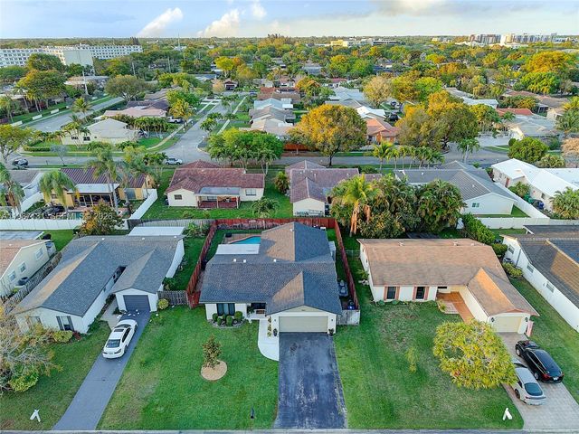 9841 NW 24th St, Coral Springs, FL 33065