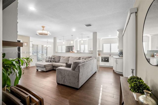 9841 NW 24th St, Coral Springs, FL 33065