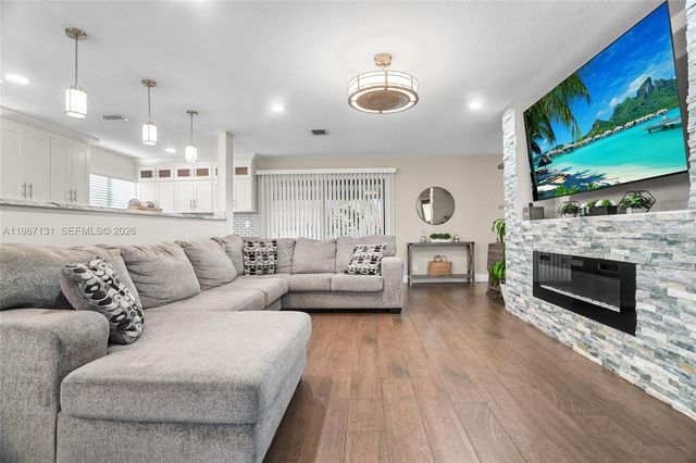 9841 NW 24th St, Coral Springs, FL 33065