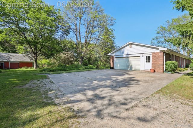 8701 Heatherset Drive, Brighton Township, MI 48114