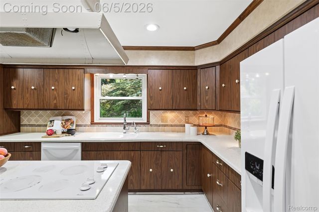 8701 Heatherset Drive, Brighton Township, MI 48114