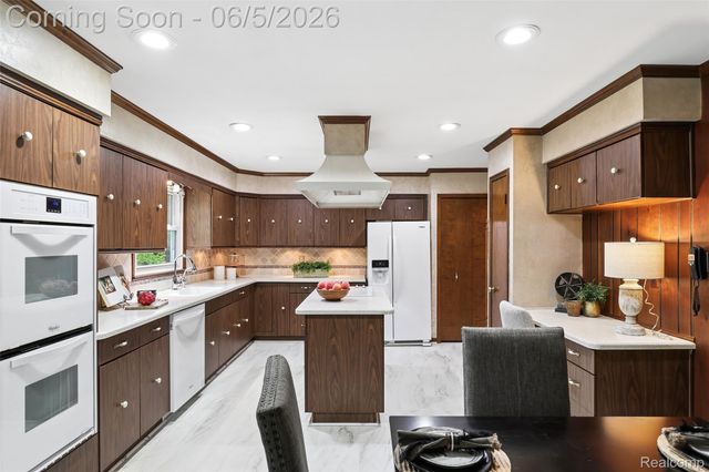 8701 Heatherset Drive, Brighton Township, MI 48114