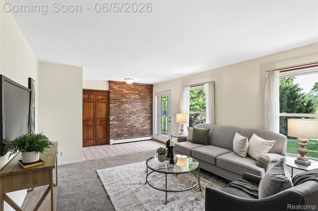 8701 Heatherset Drive, Brighton Township, MI 48114