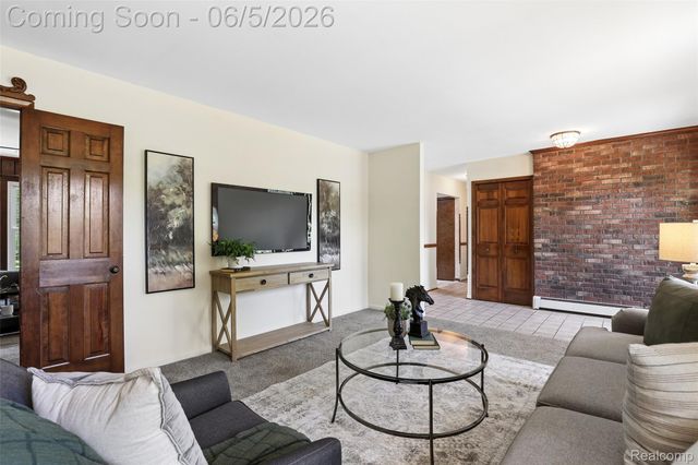 8701 Heatherset Drive, Brighton Township, MI 48114