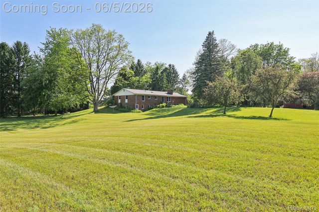 8701 Heatherset Drive, Brighton Township, MI 48114