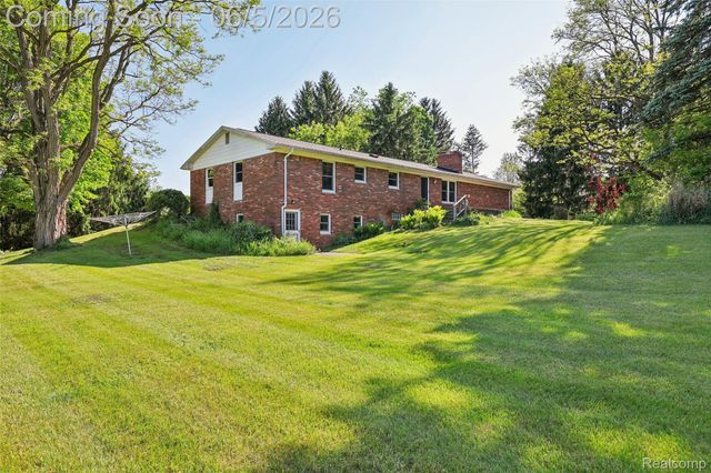 8701 Heatherset Drive, Brighton Township, MI 48114