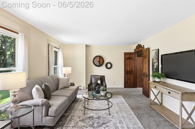 8701 Heatherset Drive, Brighton Township, MI 48114