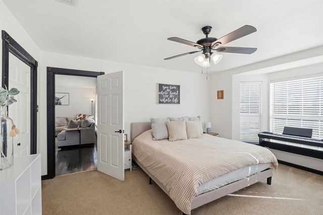 1015 N Howeth Street, Gainesville, TX 76240