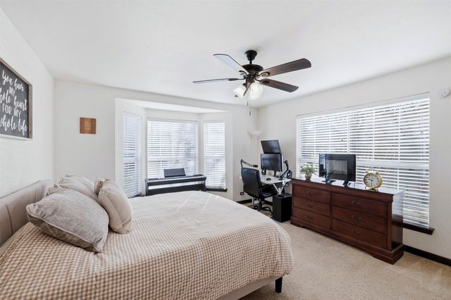 1015 N Howeth Street, Gainesville, TX 76240