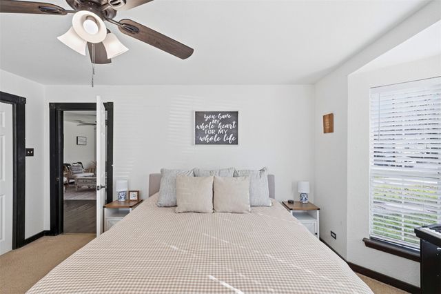 1015 N Howeth Street, Gainesville, TX 76240