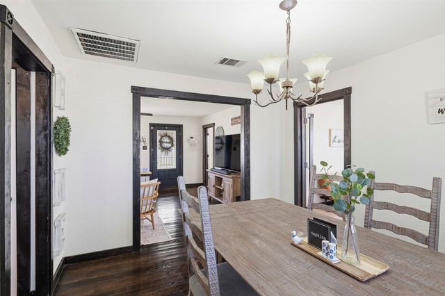 1015 N Howeth Street, Gainesville, TX 76240