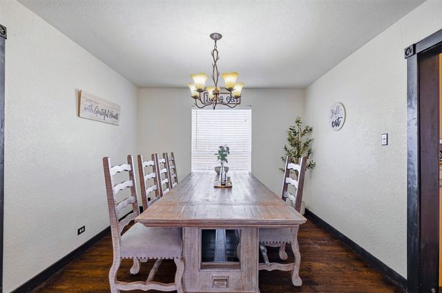 1015 N Howeth Street, Gainesville, TX 76240