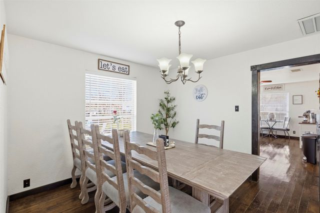 1015 N Howeth Street, Gainesville, TX 76240