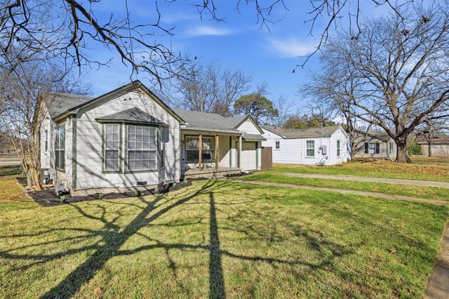 1015 N Howeth Street, Gainesville, TX 76240