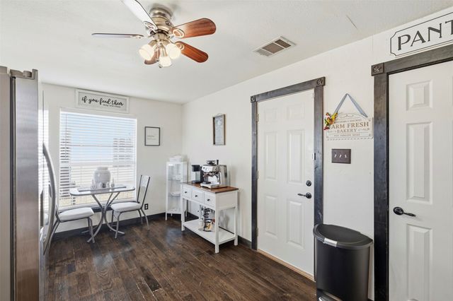 1015 N Howeth Street, Gainesville, TX 76240