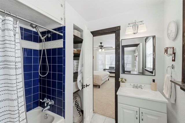 1015 N Howeth Street, Gainesville, TX 76240