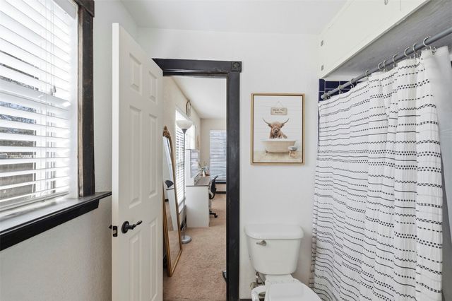 1015 N Howeth Street, Gainesville, TX 76240