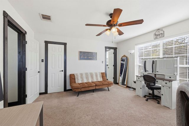 1015 N Howeth Street, Gainesville, TX 76240