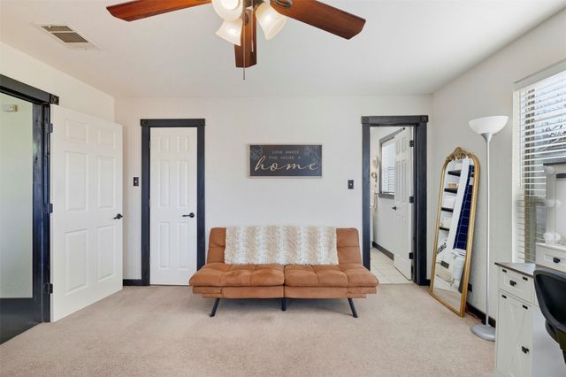 1015 N Howeth Street, Gainesville, TX 76240