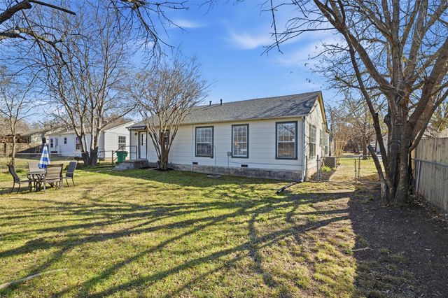 1015 N Howeth Street, Gainesville, TX 76240