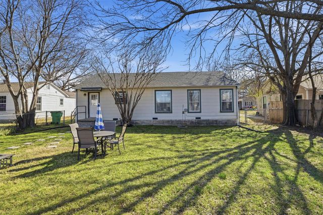 1015 N Howeth Street, Gainesville, TX 76240