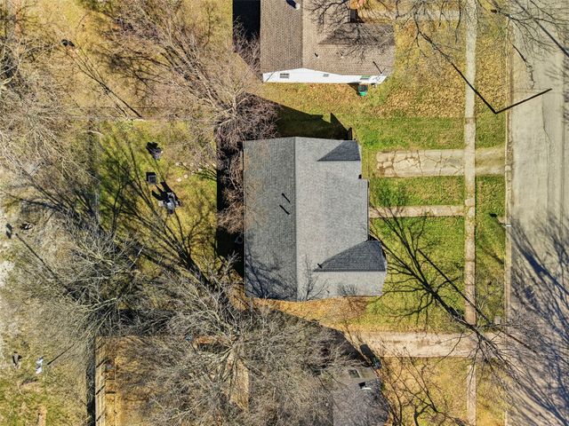 1015 N Howeth Street, Gainesville, TX 76240