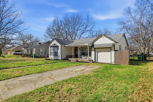 1015 N Howeth Street, Gainesville, TX 76240