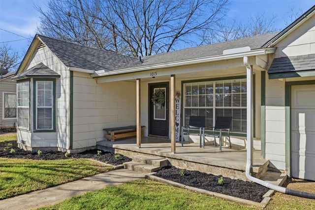 1015 N Howeth Street, Gainesville, TX 76240