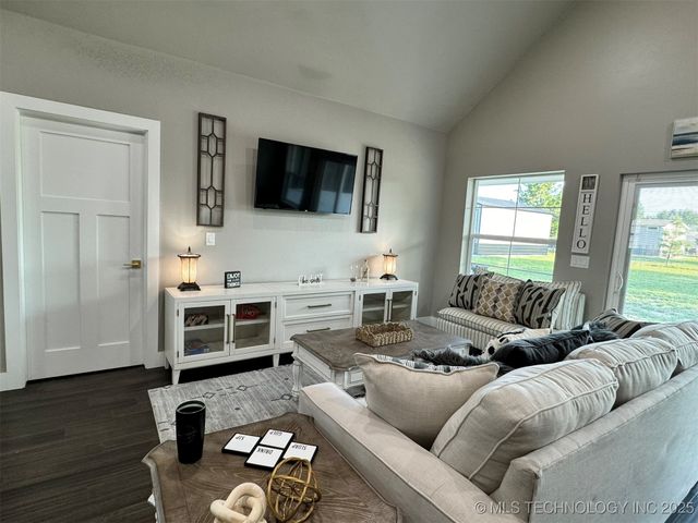 421232 E 1168 Road, Eufaula, OK 74432