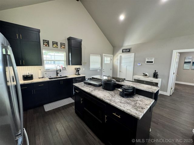 421232 E 1168 Road, Eufaula, OK 74432