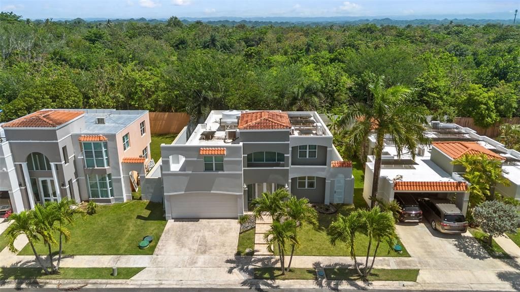 Image 2 of property listing at Estancias de Cerro Gordo PLAZA MERCEDES 118, Vega Alta, PR 00692