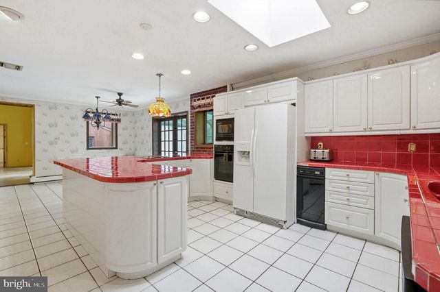 1112 WINDING DR, Cherry Hill, NJ 08003