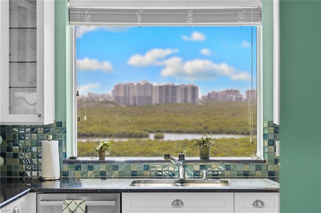 430 Cove Tower DR # 1501, Naples, FL 34110