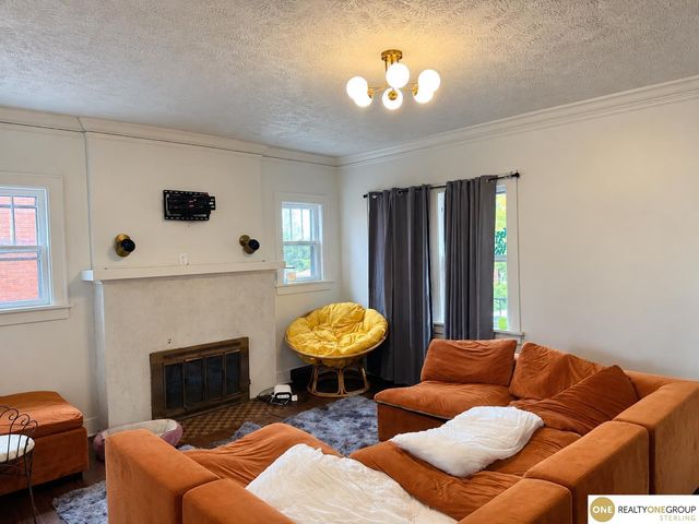 6512 N 32nd Street, Omaha, NE 68112