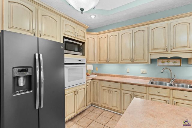 3233 Moody Road, Bonaire, GA 31005