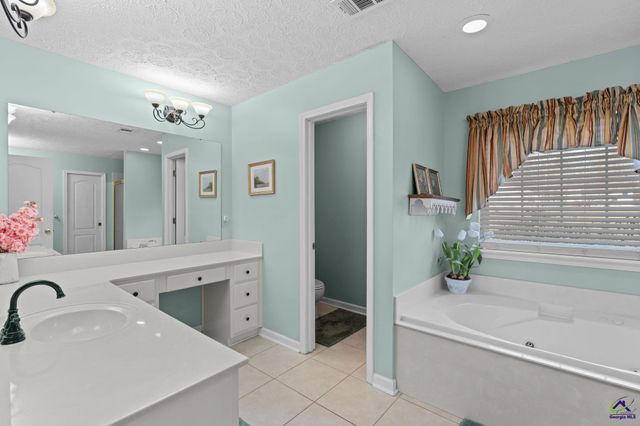 3233 Moody Road, Bonaire, GA 31005