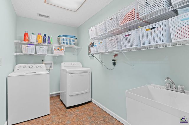 3233 Moody Road, Bonaire, GA 31005