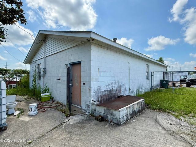 2207 May Street, Greenville, NC 27834